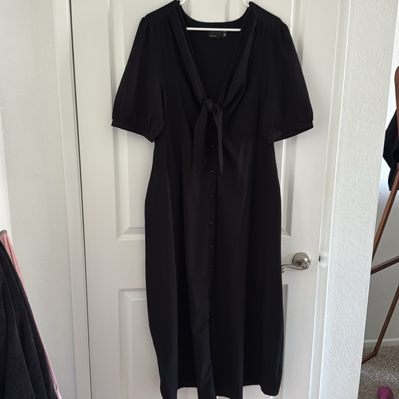 ASOS DESIGN tie front button through midi dress in black - Picture 4 of 5